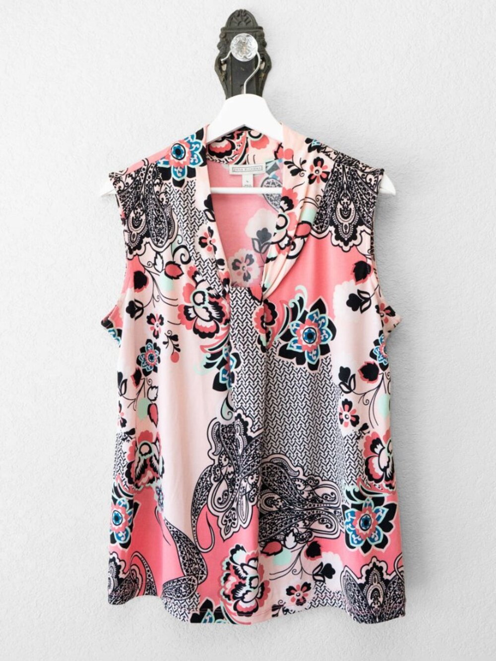 Dana Buchman Blouse Womens L Pink Black Blue Floral Paisley Sleeveless V Neck